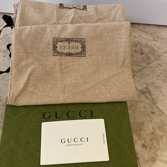 Gucci rubber platform sandal - Picture 5 of 9